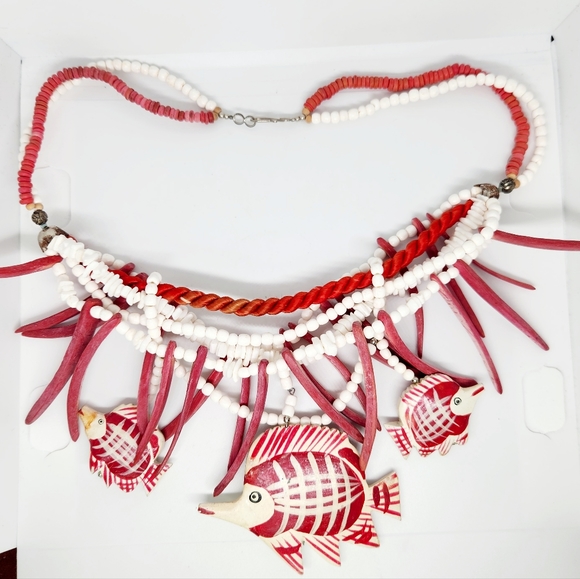 Puka Sea Shell Bead & Chip Dyed Red Coconut Painted Fish Necklace Surfer Island - Picture 6 of 8